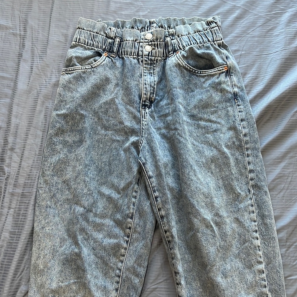 Paper-bag lightwash jeans